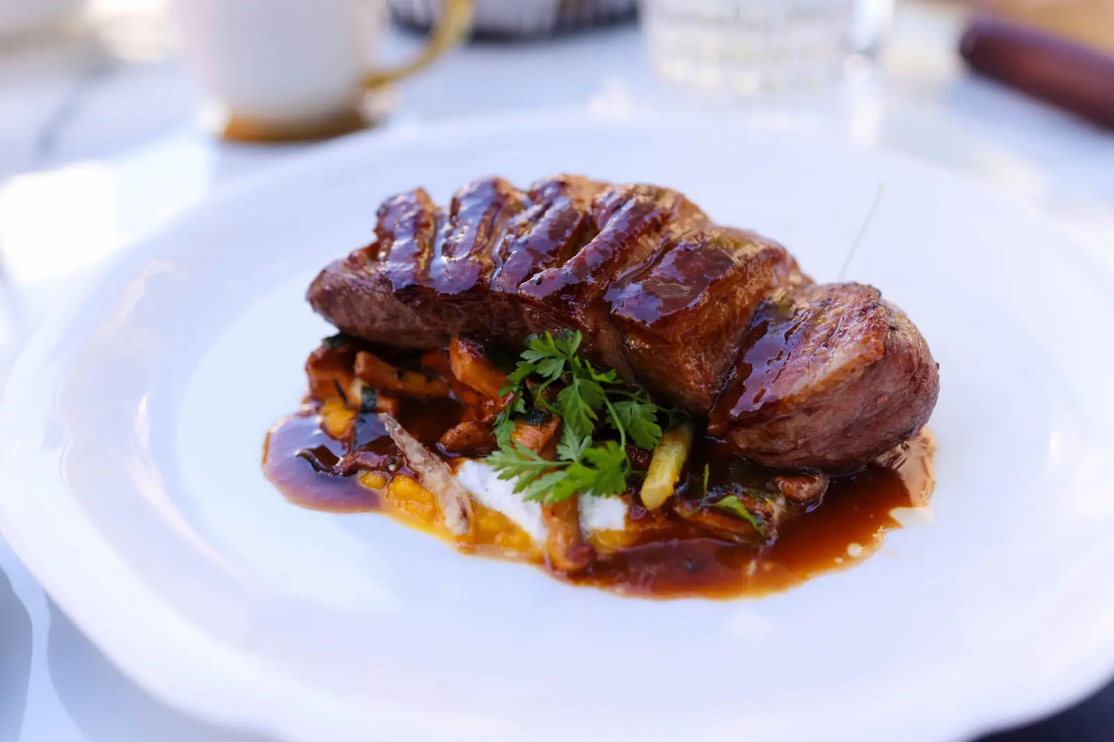 Dining detail at Xenurilodgehaven