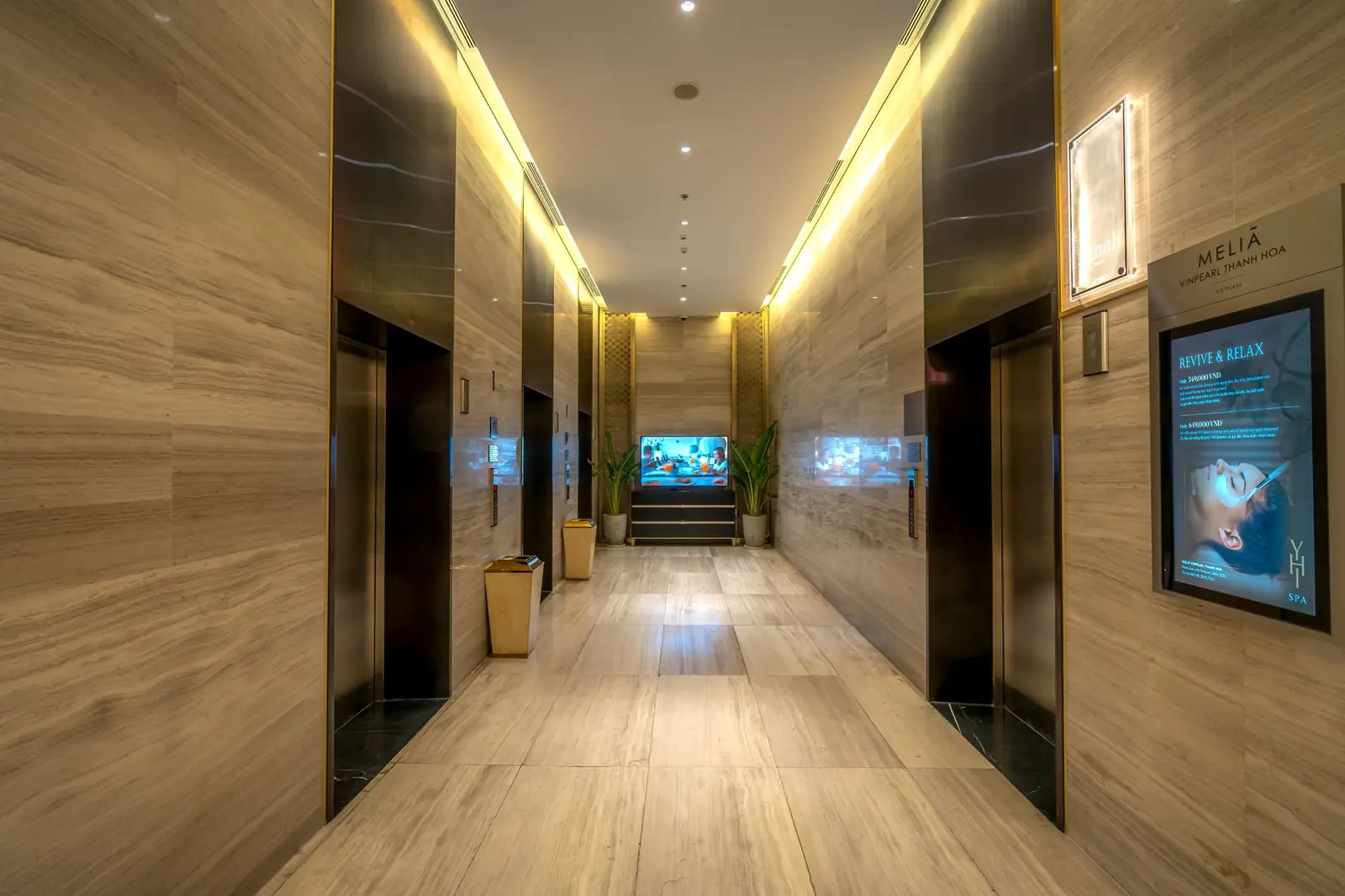 Xenurilodgehaven interior corridor